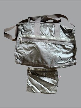 LE SPORTSAC LARGE METALLIC CHAMPAGNE BEIGE NYLON
CARRYALL